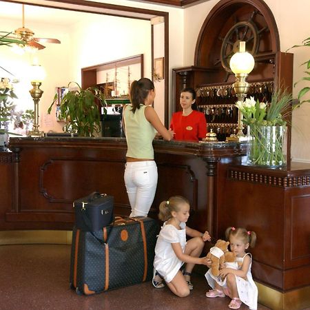 Hotel Milano Helvetia - In Centro Con Piscina Риччоне Экстерьер фото