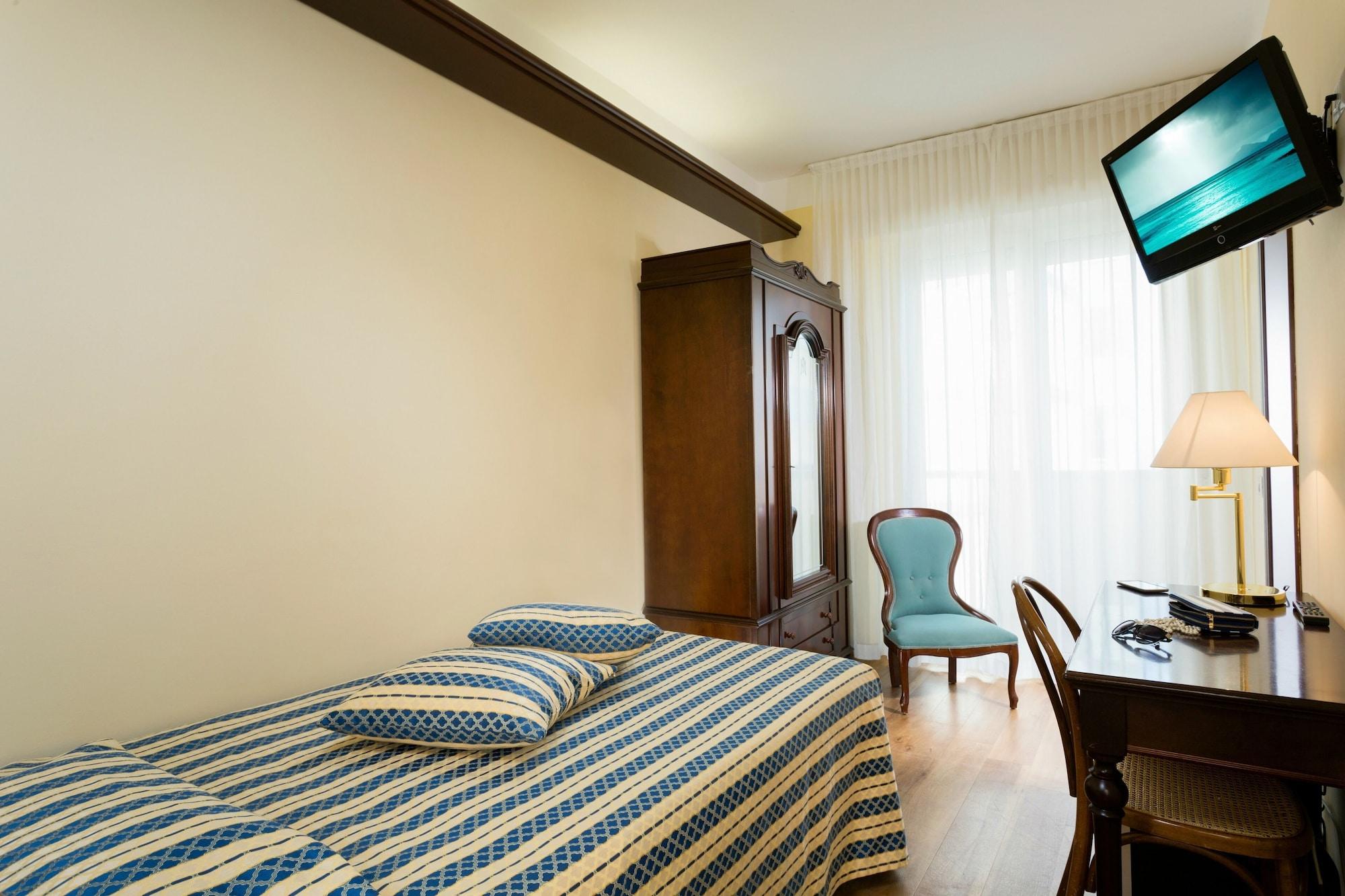 Hotel Milano Helvetia - In Centro Con Piscina Риччоне Экстерьер фото