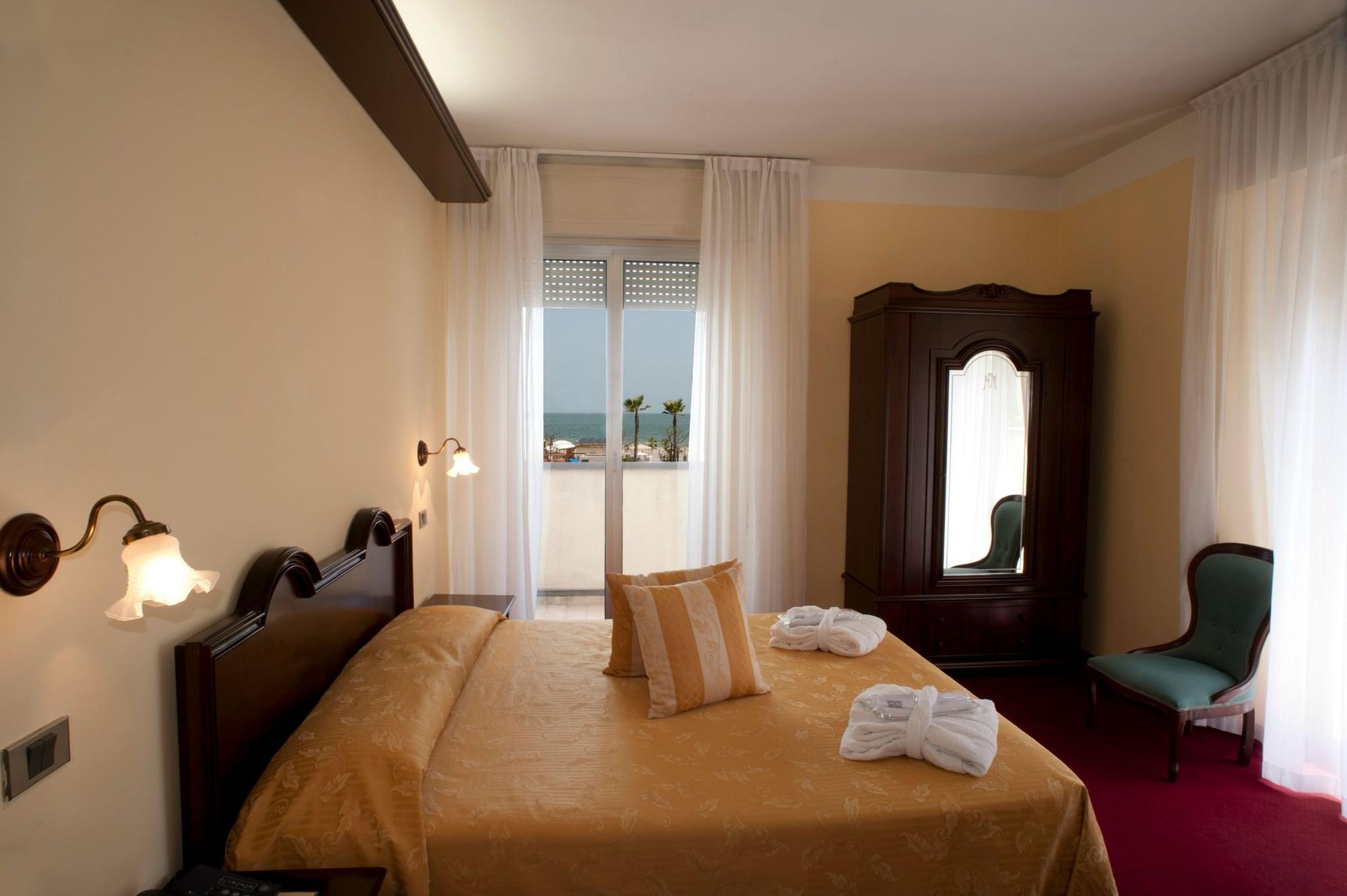 Hotel Milano Helvetia - In Centro Con Piscina Риччоне Экстерьер фото