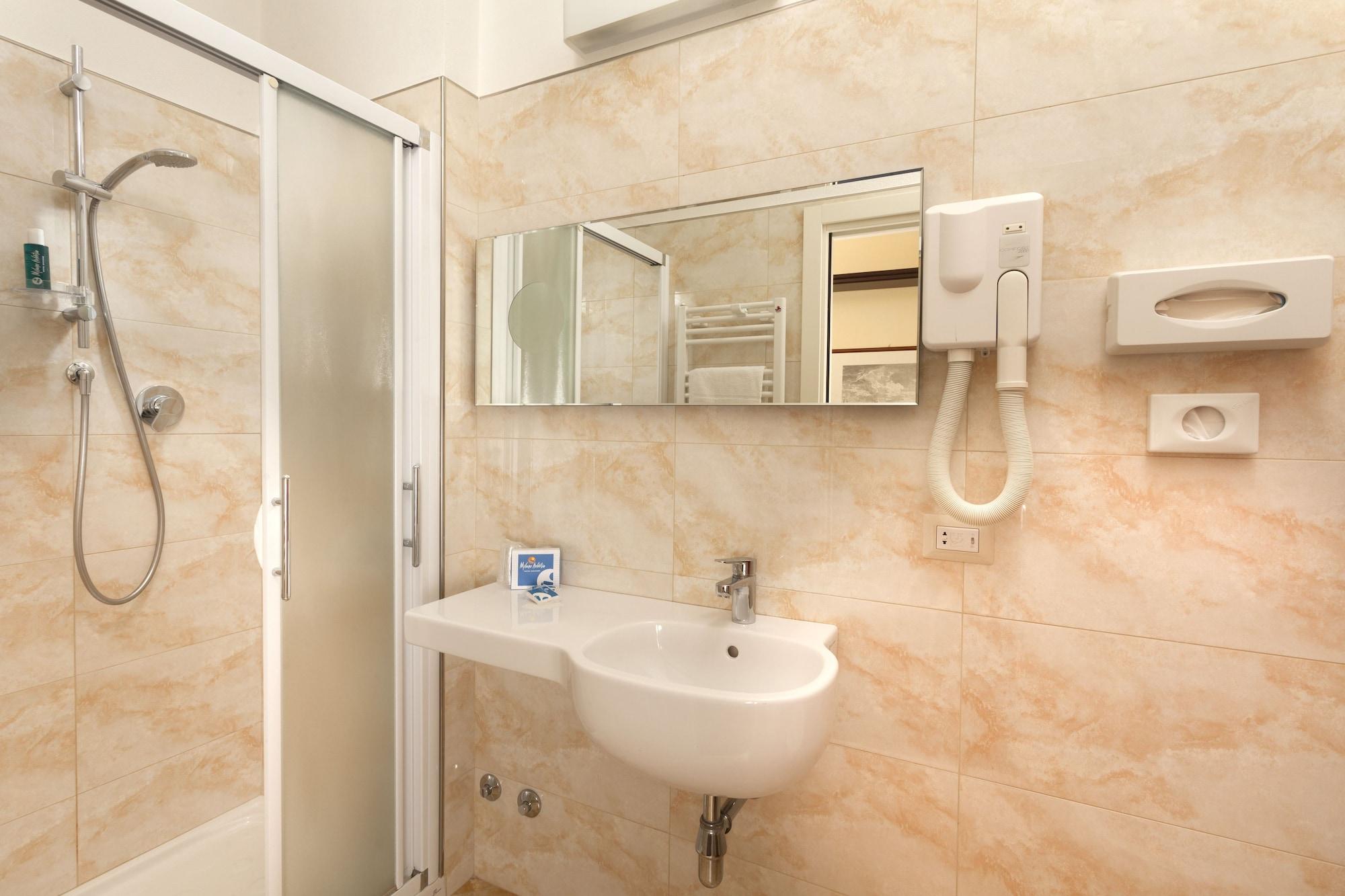 Hotel Milano Helvetia - In Centro Con Piscina Риччоне Экстерьер фото