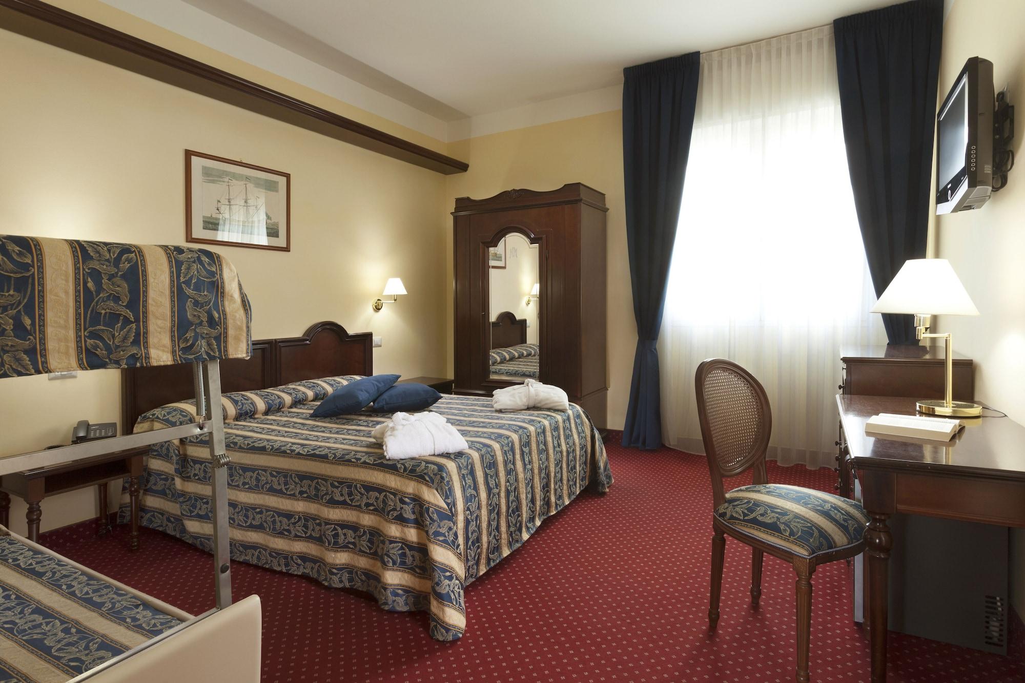 Hotel Milano Helvetia - In Centro Con Piscina Риччоне Экстерьер фото