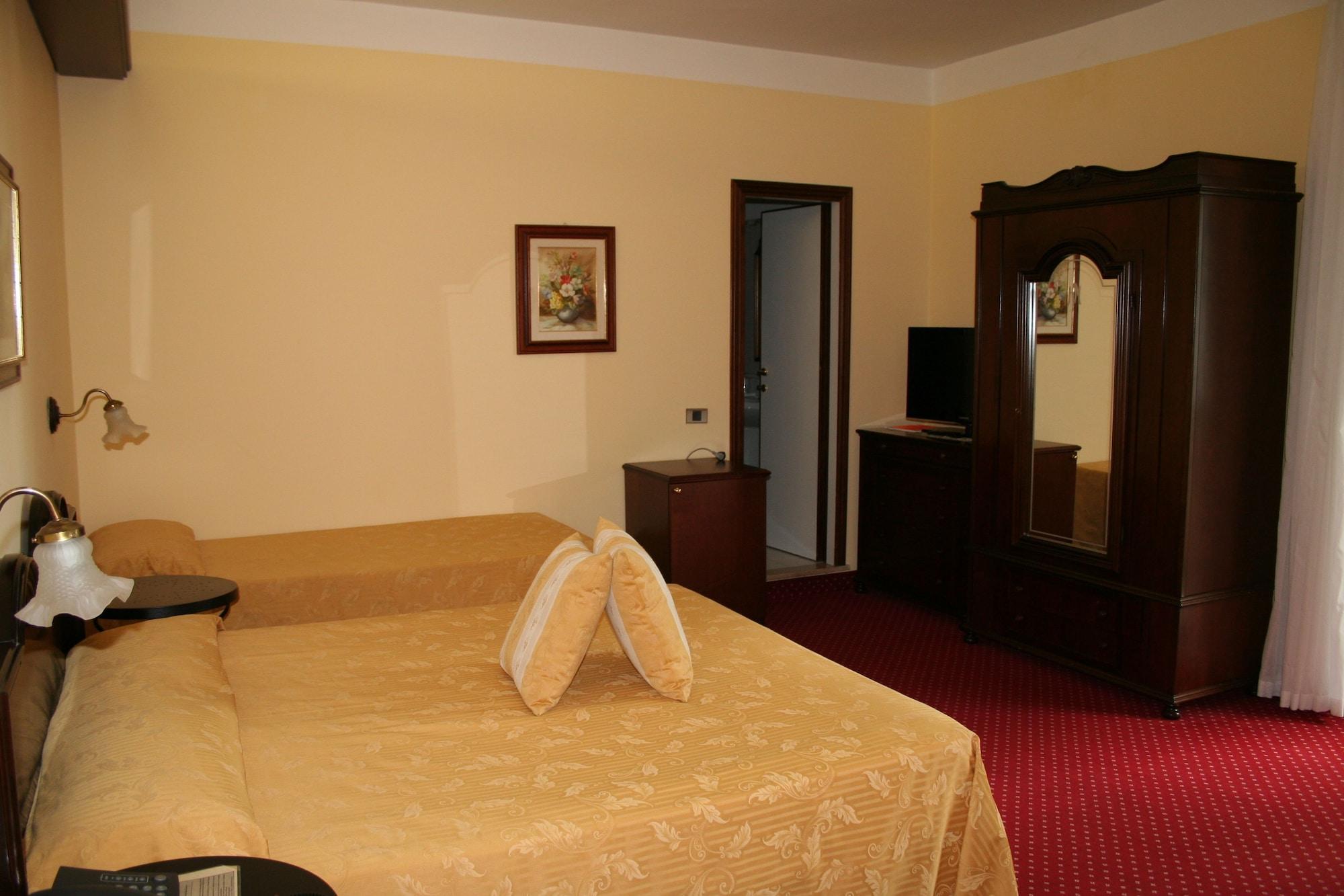 Hotel Milano Helvetia - In Centro Con Piscina Риччоне Экстерьер фото