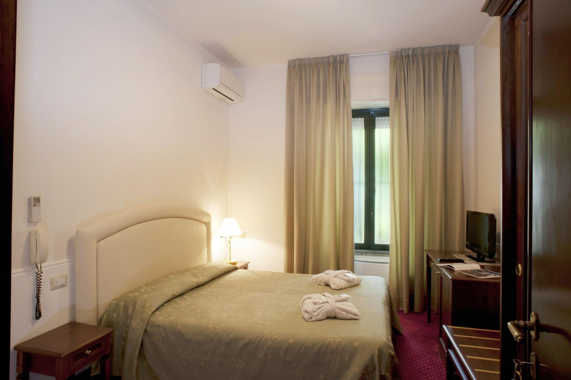 Hotel Milano Helvetia - In Centro Con Piscina Риччоне Экстерьер фото