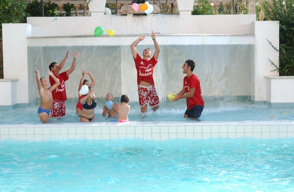 Hotel Milano Helvetia - In Centro Con Piscina Риччоне Экстерьер фото