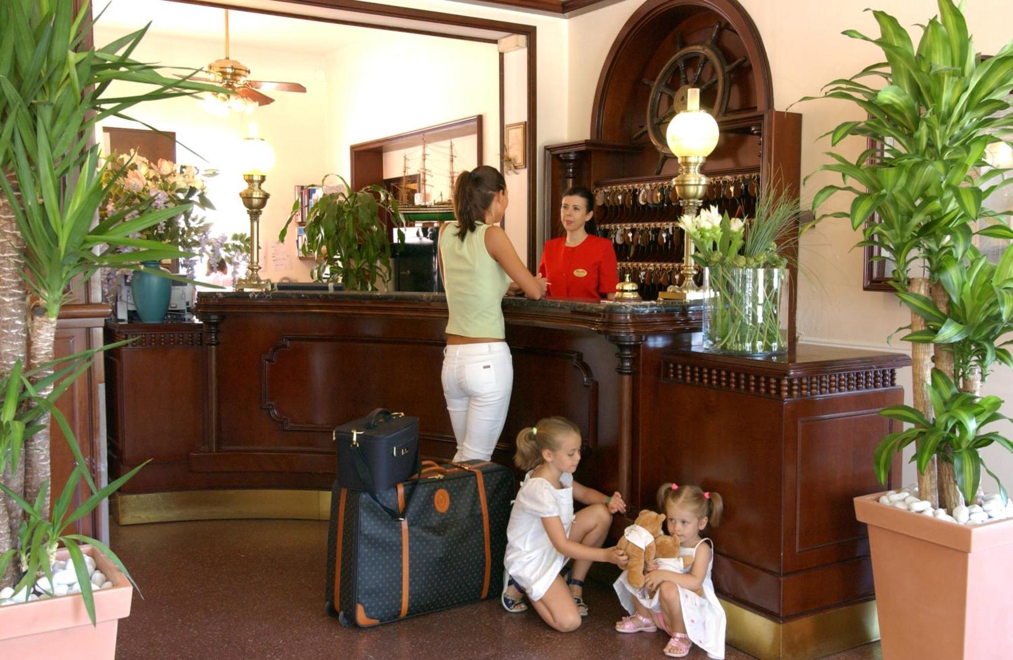 Hotel Milano Helvetia - In Centro Con Piscina Риччоне Экстерьер фото