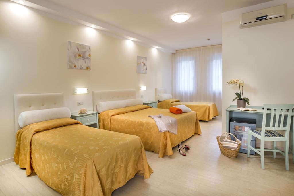 Hotel Milano Helvetia - In Centro Con Piscina Риччоне Экстерьер фото
