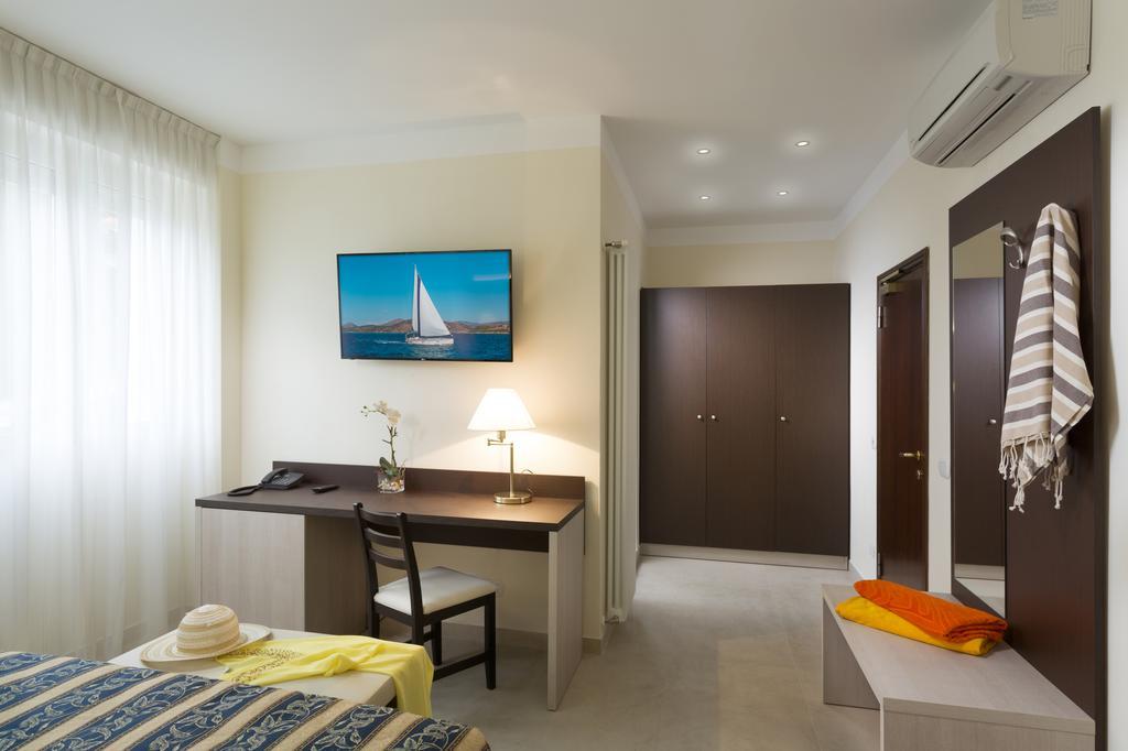 Hotel Milano Helvetia - In Centro Con Piscina Риччоне Экстерьер фото