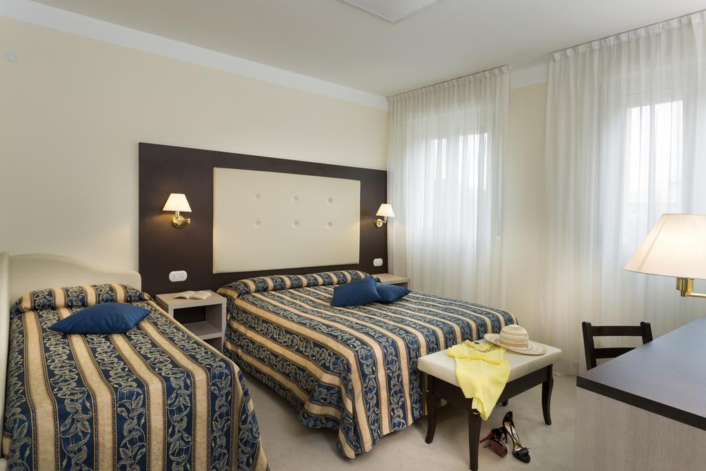 Hotel Milano Helvetia - In Centro Con Piscina Риччоне Экстерьер фото