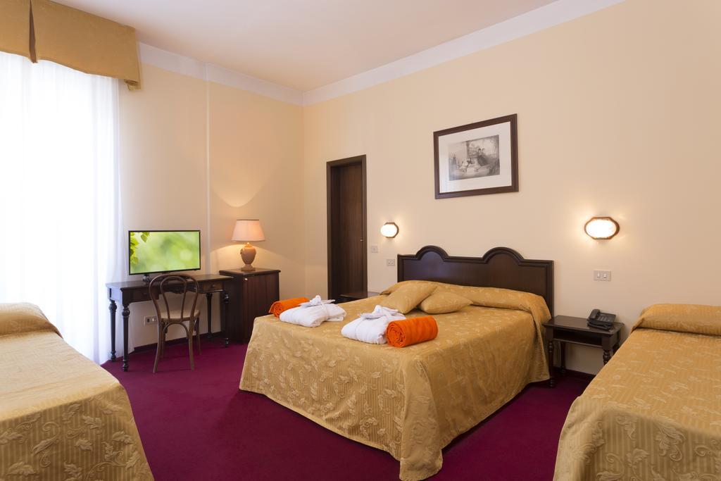 Hotel Milano Helvetia - In Centro Con Piscina Риччоне Экстерьер фото