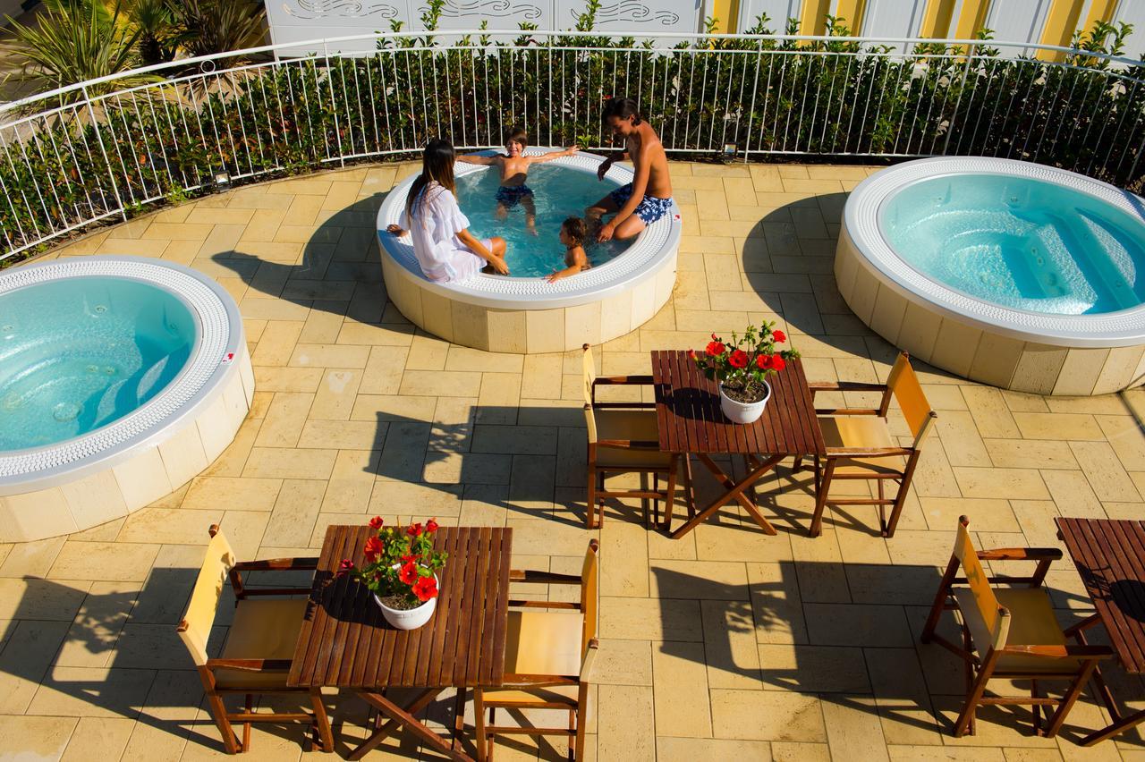 Hotel Milano Helvetia - In Centro Con Piscina Риччоне Экстерьер фото