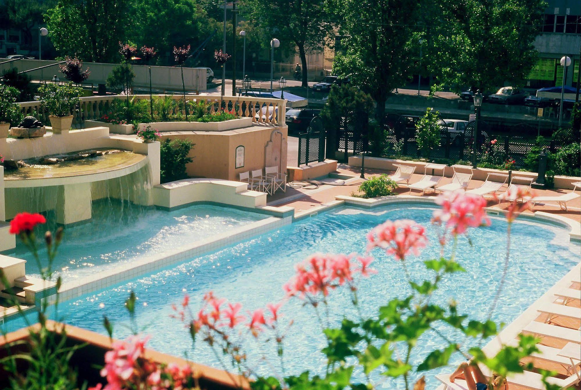 Hotel Milano Helvetia - In Centro Con Piscina Риччоне Экстерьер фото