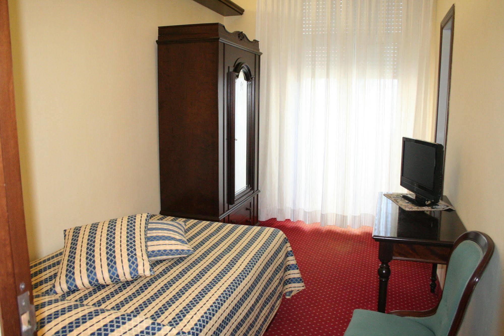 Hotel Milano Helvetia - In Centro Con Piscina Риччоне Экстерьер фото