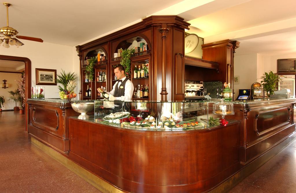 Hotel Milano Helvetia - In Centro Con Piscina Риччоне Экстерьер фото